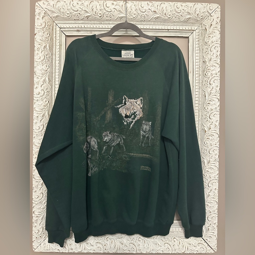 Vintage Northern Elements Green Wolf Print Crewneck. Size XL. ❣️
